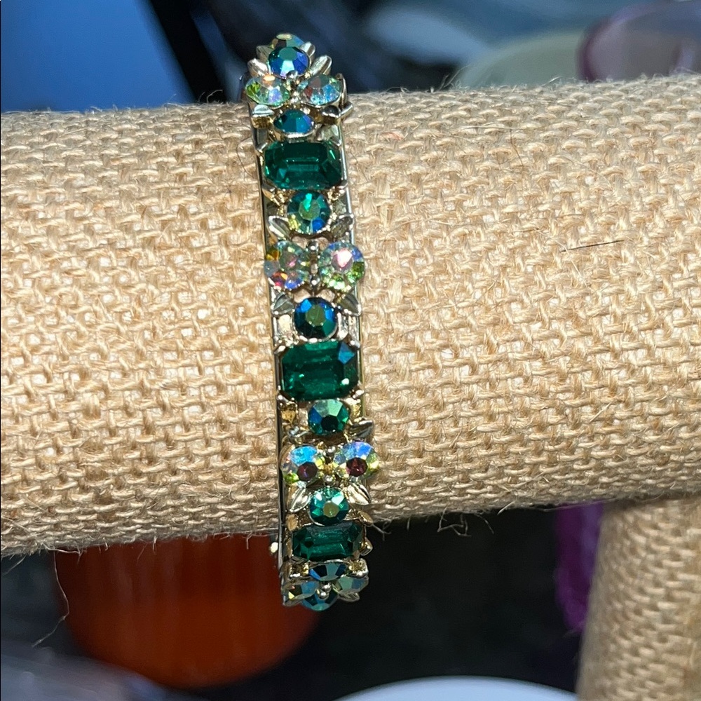 Vintage Lisner Gold and Green AB Bracelet - Picture 3 of 7
